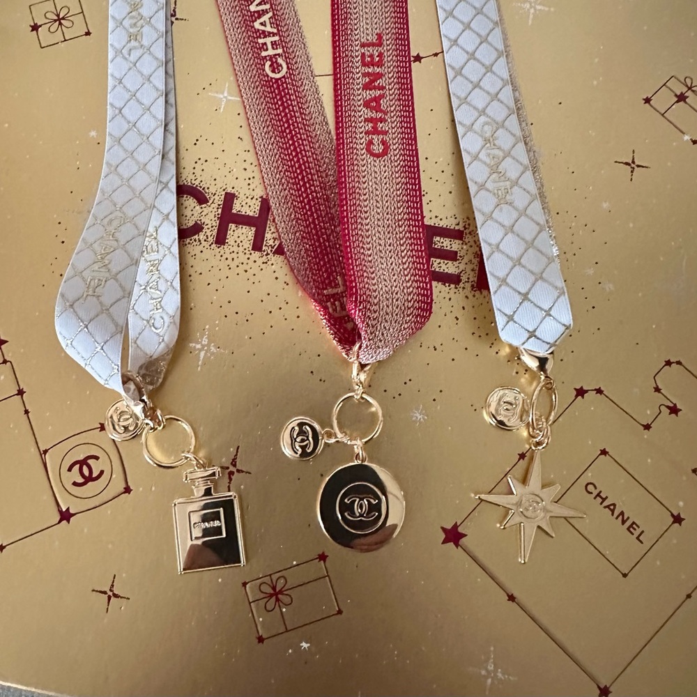 Chanel Beauty 3 Charm Limited Edition Holiday 2022✨